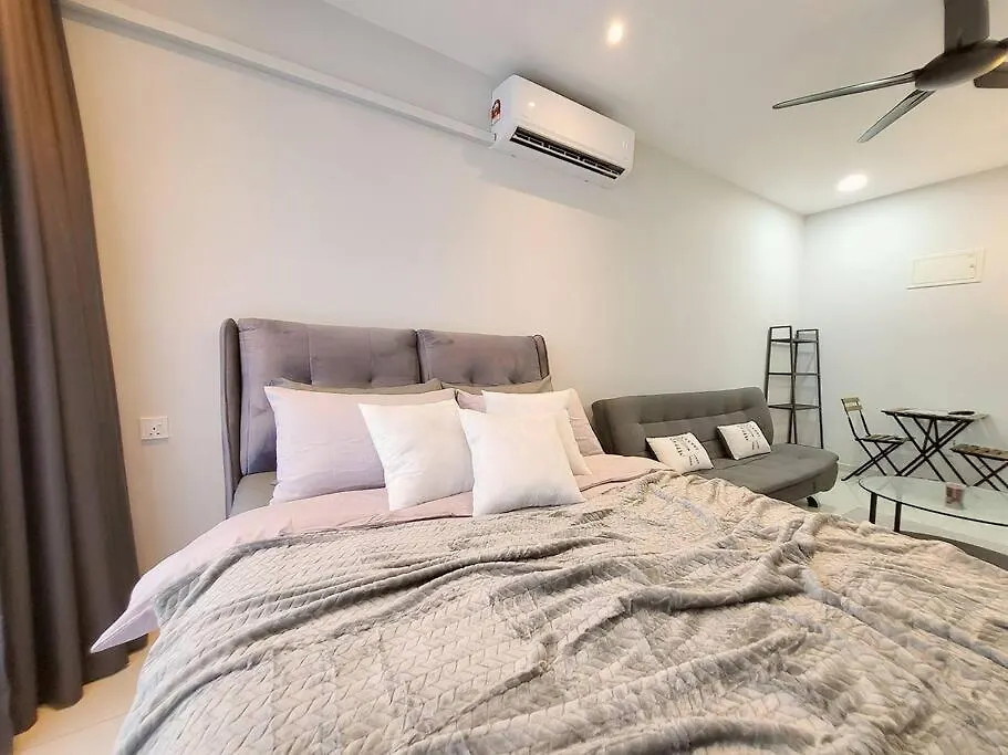 Experience Movie Under The Stars Galaxy - Studio Suites - 15 Mins To Ciq Johor Bahru Apartment