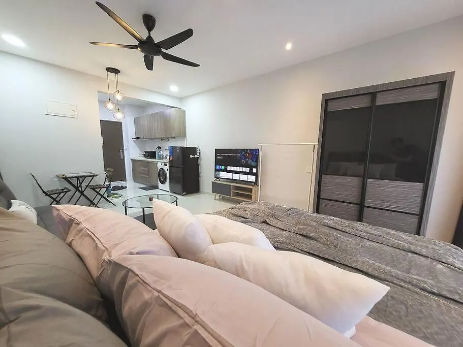 Experience Movie Under The Stars Galaxy - Studio Suites - 15 Mins To Ciq Johor Bahru Apartment